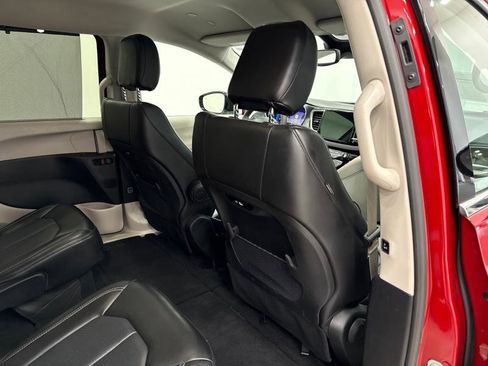 Used 2024 Chrysler Pacifica Touring-L image 77