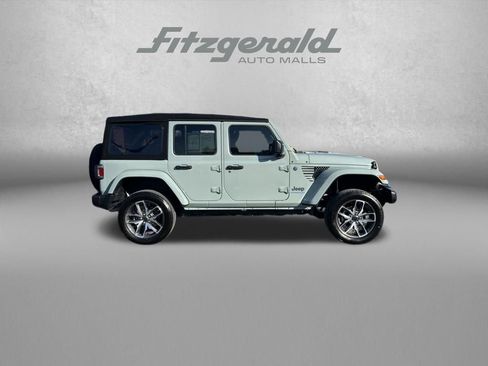 Used 2024 Jeep Wrangler Unlimited image 8