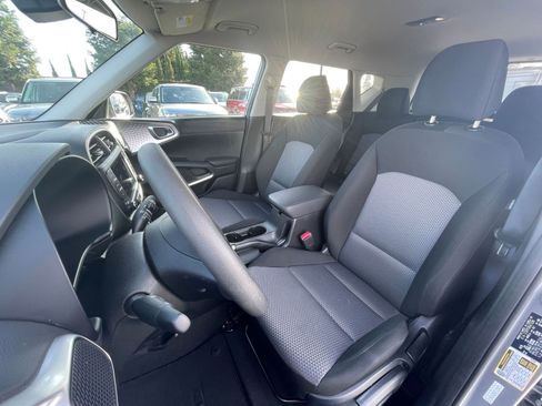 Used 2025 Kia Soul LX w/ LX Technology Package image 31