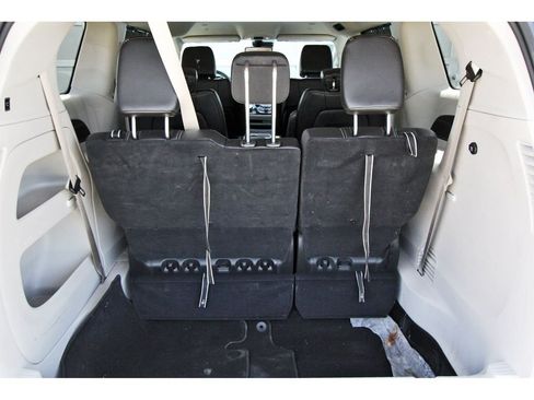 Used 2023 Chrysler Pacifica Touring-L FWD image 27