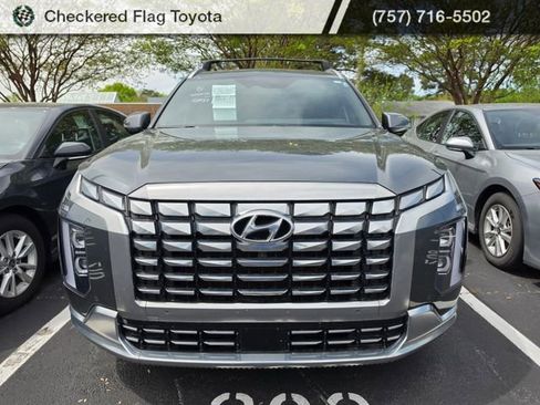 Used 2023 Hyundai Palisade Calligraphy image 2