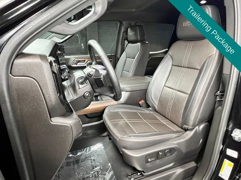 Used 2025 Chevrolet Silverado 1500 High Country AWD/4WD image 7