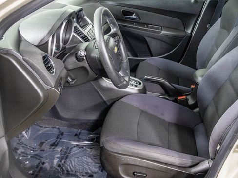 Used 2015 Chevrolet Cruze LT image 29