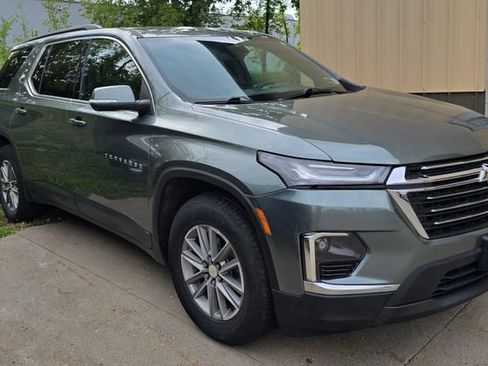 Used 2023 Chevrolet Traverse LT w/ Rear Camera Mirror Package AWD/4WD image 3