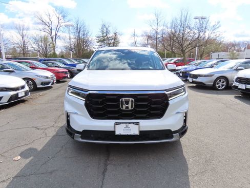 Used 2025 Honda Pilot Elite image 6