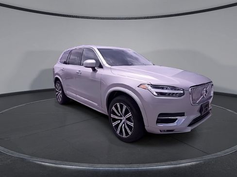 Certified 2025 Volvo XC90 B5 Core AWD/4WD image 2