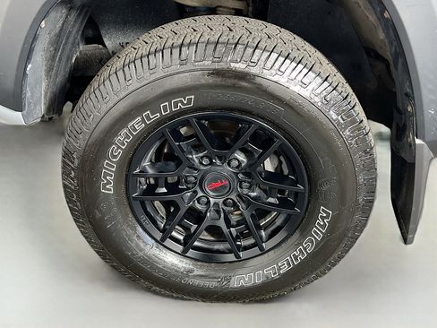 Used 2018 Toyota Tacoma TRD Off-Road w/ Technology Package AWD/4WD image 26