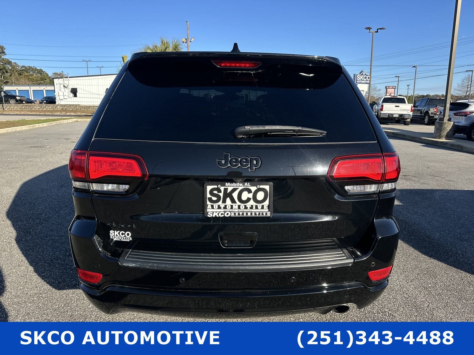 Used 2022 Jeep Grand Cherokee Laredo X AWD/4WD image 4