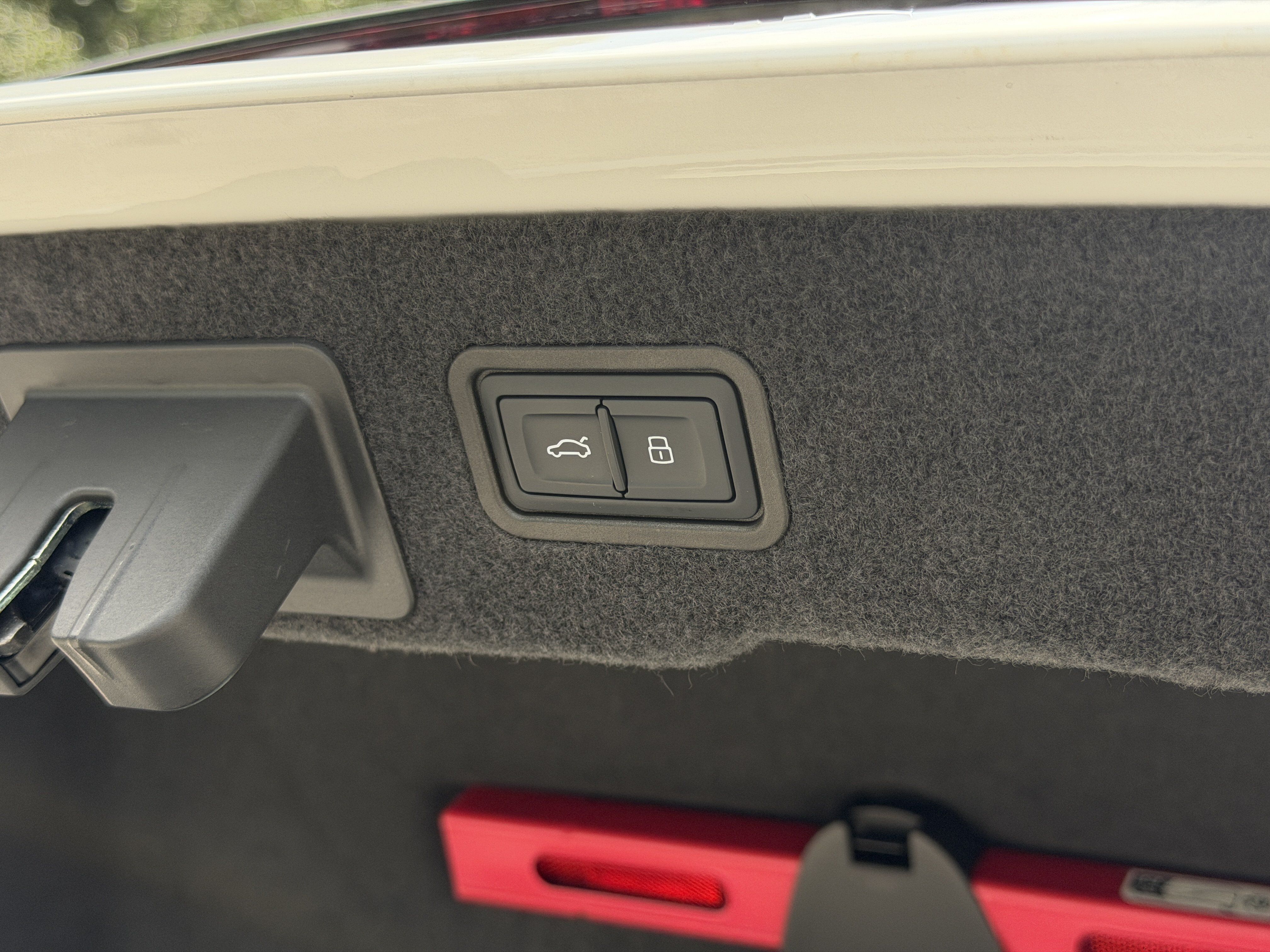 Used 2025 Audi A8 L 3.0T AWD/4WD image 12