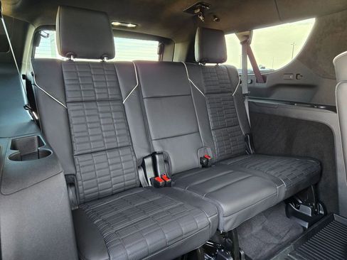 New 2026 Cadillac Escalade ESV Platinum Sport w/ LPO, ONYX Package image 32