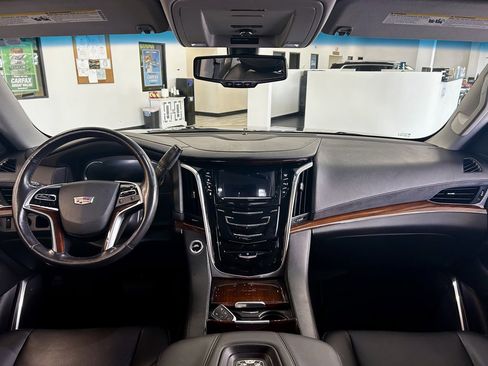 Used 2018 Cadillac Escalade 2WD image 10