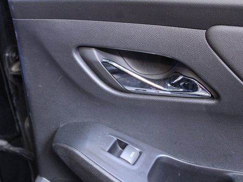 Used 2023 Chevrolet Traverse RS image 13