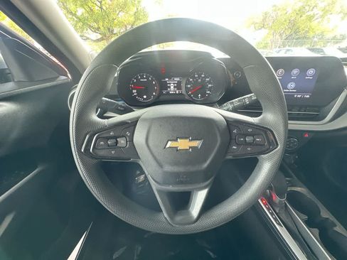 Used 2025 Chevrolet Trax LS FWD image 15