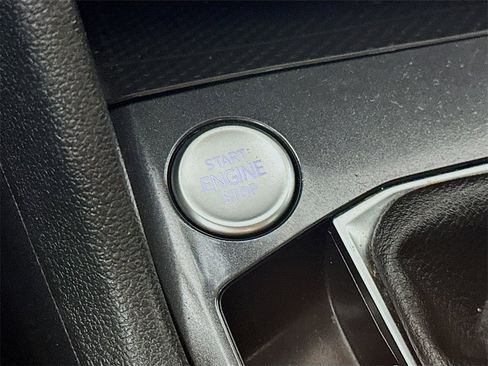 Used 2022 Volkswagen Tiguan SE image 27
