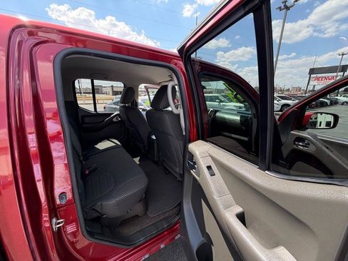Used 2017 Nissan Frontier PRO-4X w/ Pro-4x Graphics Package AWD/4WD image 17