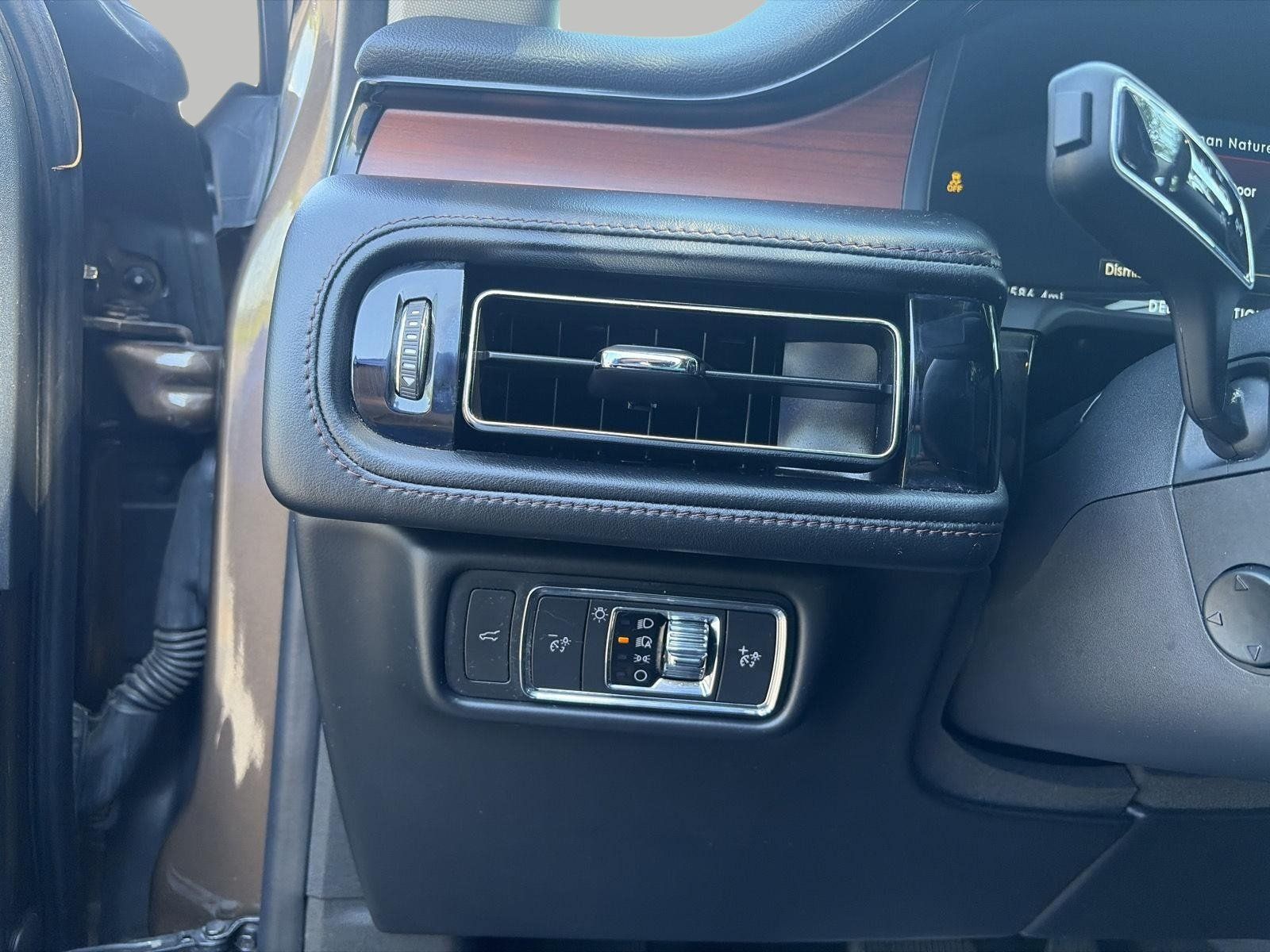 Used 2022 Lincoln Aviator Reserve w/ Elements Package Plus AWD/4WD image 11