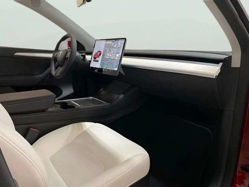 Used 2024 Tesla Model Y 2WD image 22