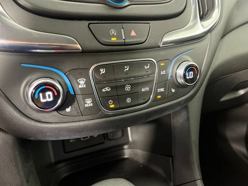Used 2022 Chevrolet Equinox LT FWD image 29