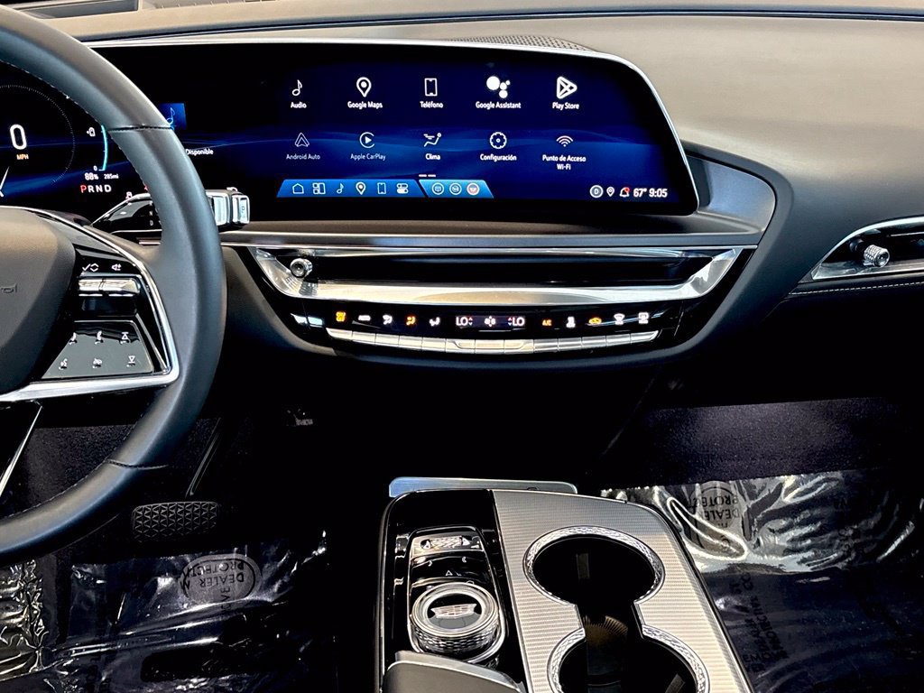 Used 2024 Cadillac Lyriq Tech RWD image 28