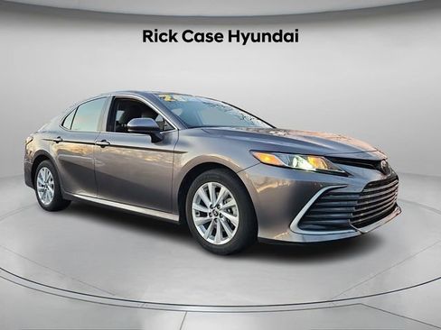Used 2024 Toyota Camry LE image 9