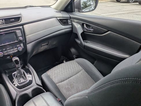 Used 2018 Nissan Rogue SV FWD image 17