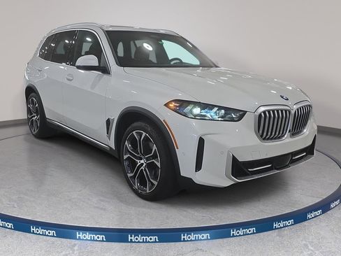 Certified 2024 BMW X5 xDrive40i w/ Premium Package AWD/4WD image 4