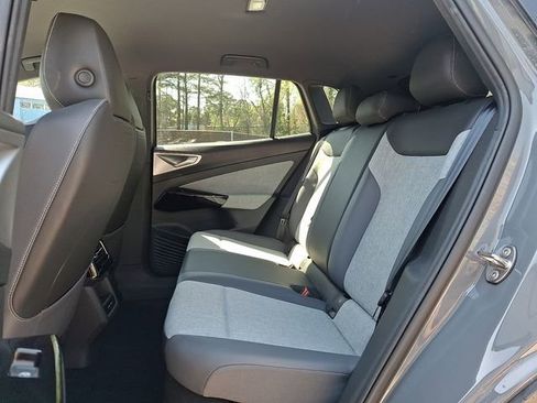 Used 2023 Volkswagen ID.4 Pro image 12