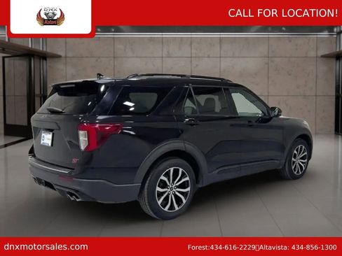 Used 2020 Ford Explorer Platinum w/ Premium Technology Package image 2