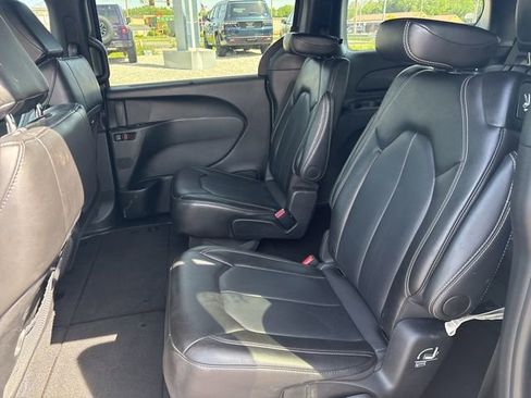 Used 2025 Chrysler Pacifica Select FWD image 8