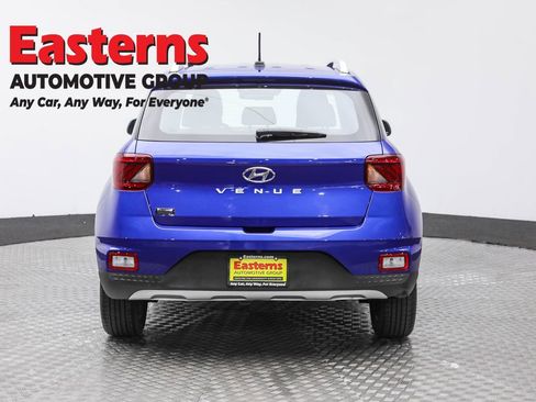 Used 2024 Hyundai Venue Limited image 6