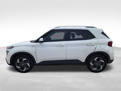 Used 2024 Hyundai Venue SEL FWD image 4