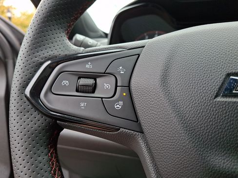 Used 2024 Chevrolet Trax RS FWD image 19