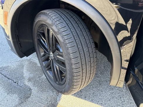 Used 2022 Volkswagen Tiguan SE R-Line image 32