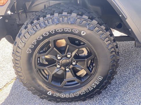 Used 2023 Jeep Wrangler Unlimited w/ Sun & Screen Package image 11