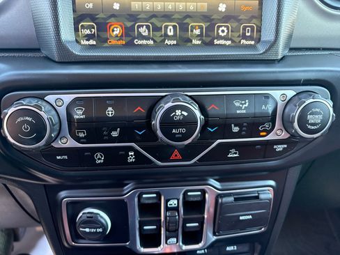 Used 2023 Jeep Gladiator Sport AWD/4WD image 20