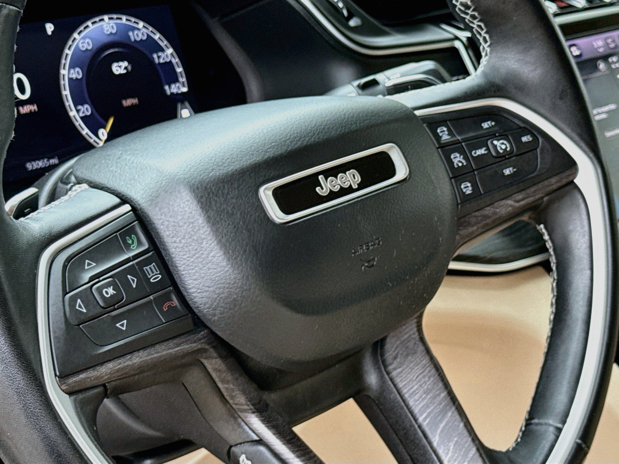 Used 2022 Jeep Grand Cherokee L Limited AWD/4WD image 12