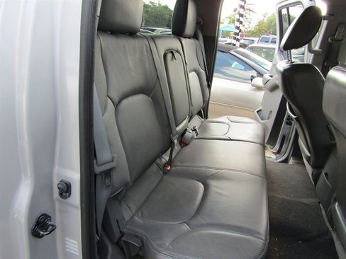 Used 2012 Nissan Frontier SL w/ Moonroof Pkg image 7