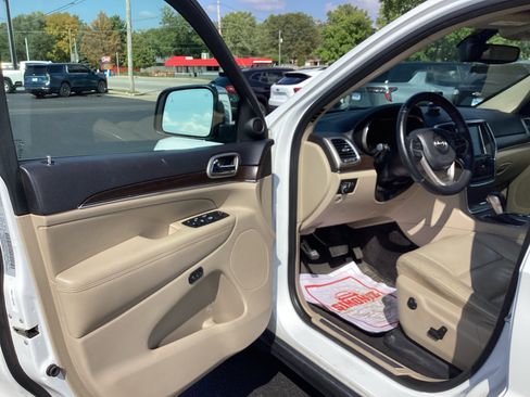 Used 2017 Jeep Grand Cherokee Limited image 13