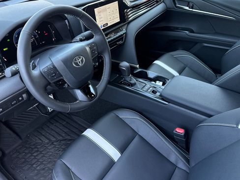 New 2026 Toyota Camry Hybrid FWD image 9