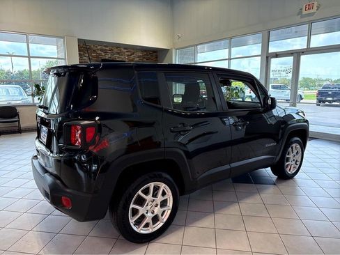 Used 2023 Jeep Renegade Latitude AWD/4WD image 15