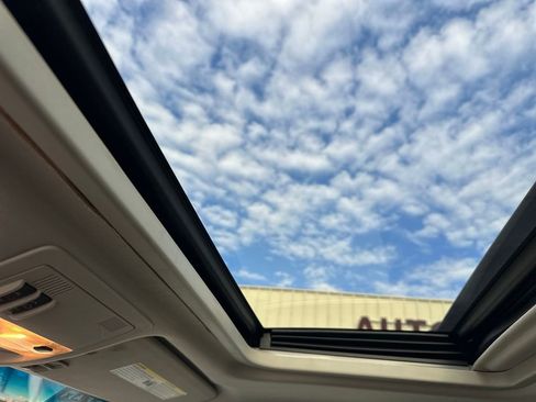 Used 2013 Chevrolet Avalanche LTZ image 23