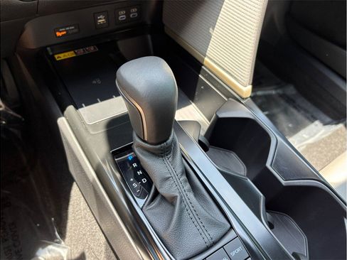 Used 2025 Toyota Camry SE FWD image 32