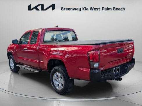 Used 2018 Toyota Tacoma SR image 3