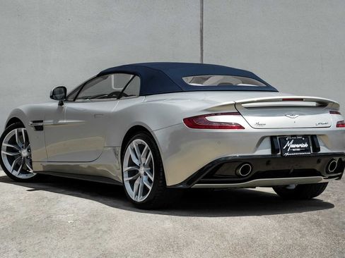 Used 2016 Aston Martin Vanquish Volante RWD image 19