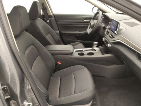Used 2025 Nissan Altima 2.5 SV FWD image 21