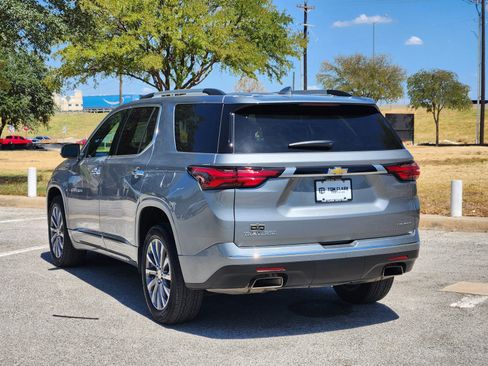 Used 2023 Chevrolet Traverse Premier FWD image 4