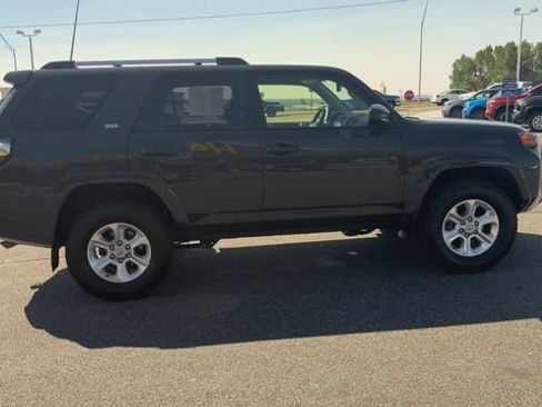 Used 2024 Toyota 4Runner SR5 AWD/4WD image 9