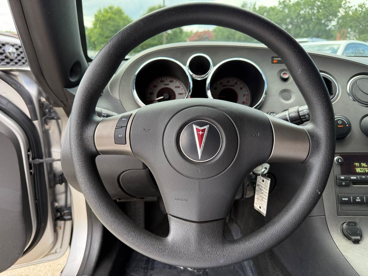 Used 2008 Pontiac Solstice Convertible RWD image 10