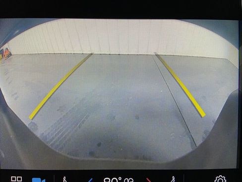 Used 2023 Volvo XC40 B5 Plus image 13