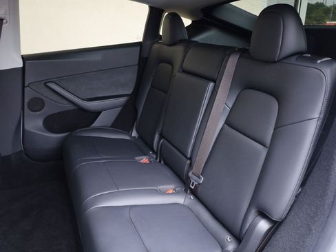 Used 2023 Tesla Model Y AWD image 18
